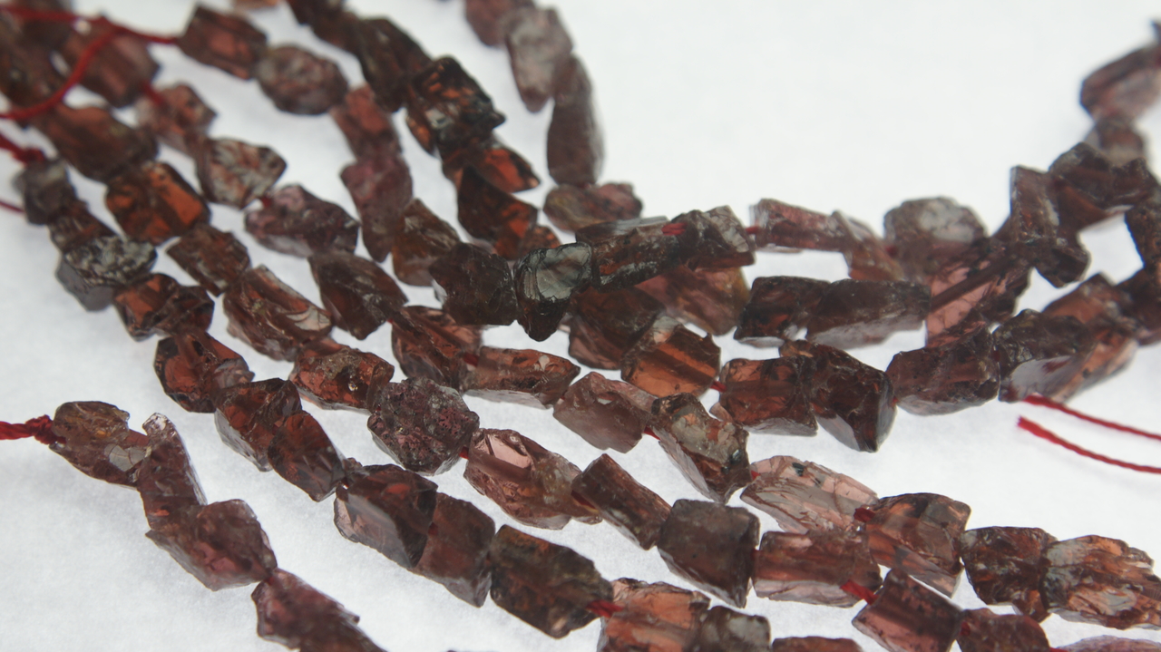 Garnet_Red_Rough_Cut