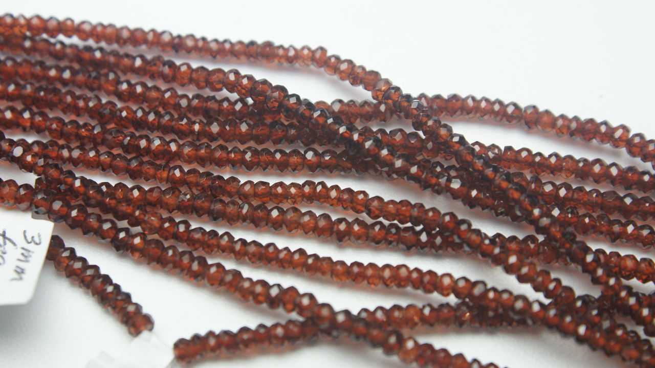 Garnets_3mm_Faceted